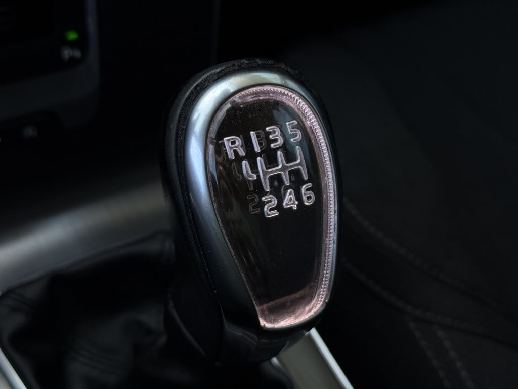 Volvo V40 1.6 t2 r-design | navi | cruise | stoelverwarming | parkeersensor