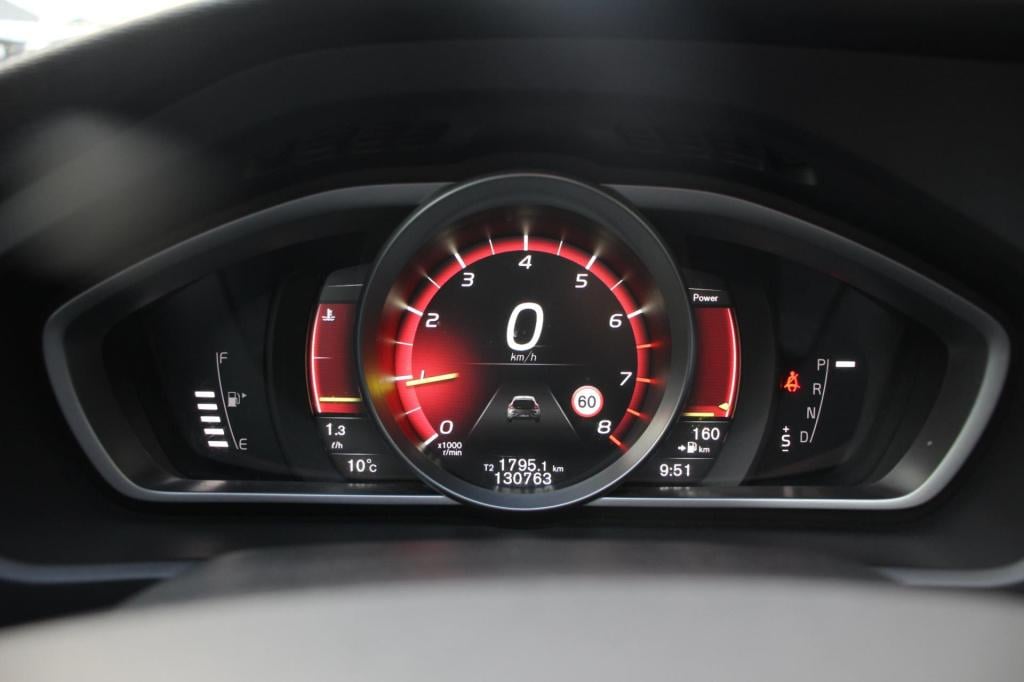 Volvo V40 cross country 2.0 t5 awd summum h&k - full options - panoramadak 