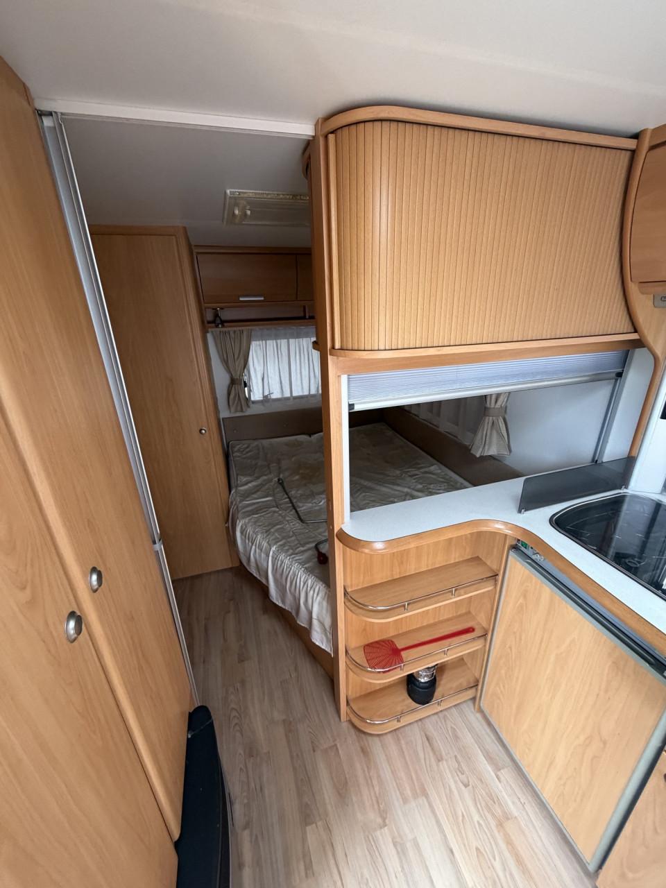 Chateau 466 Carrat  2007 met voortent, fietsenrek en mover