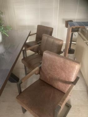 Drie eetkamerstoelen