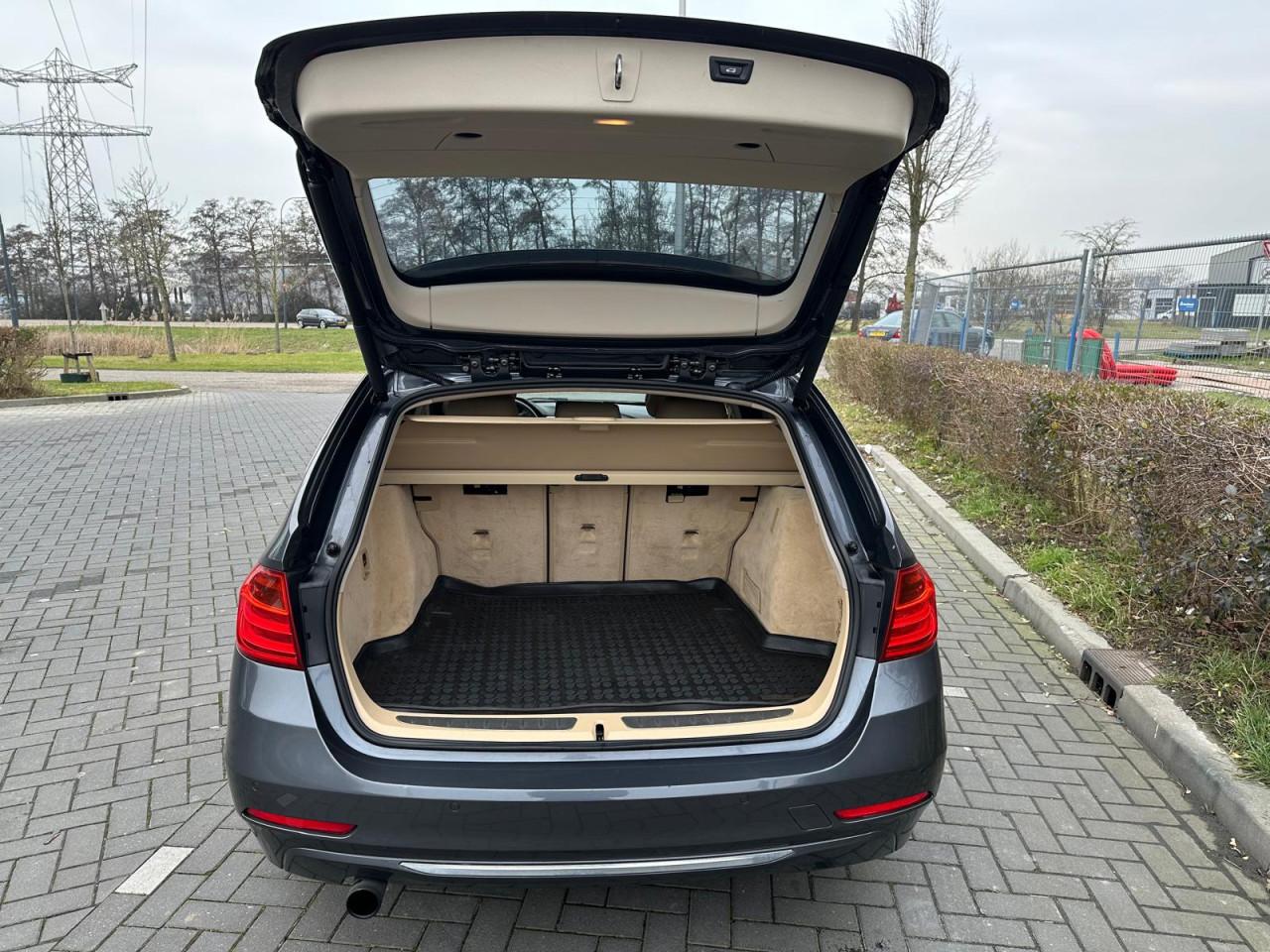 BMW 316i Touring Luxury Line | Origineel NL | Dealer Onderhouden t/m 2025
