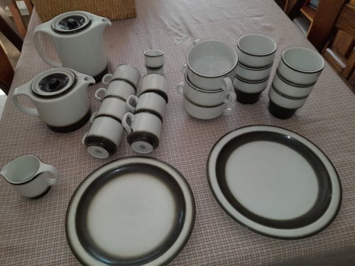 Aardenwerk servies + gebakstel+thermobekers + gebakstel  v.a €1,00