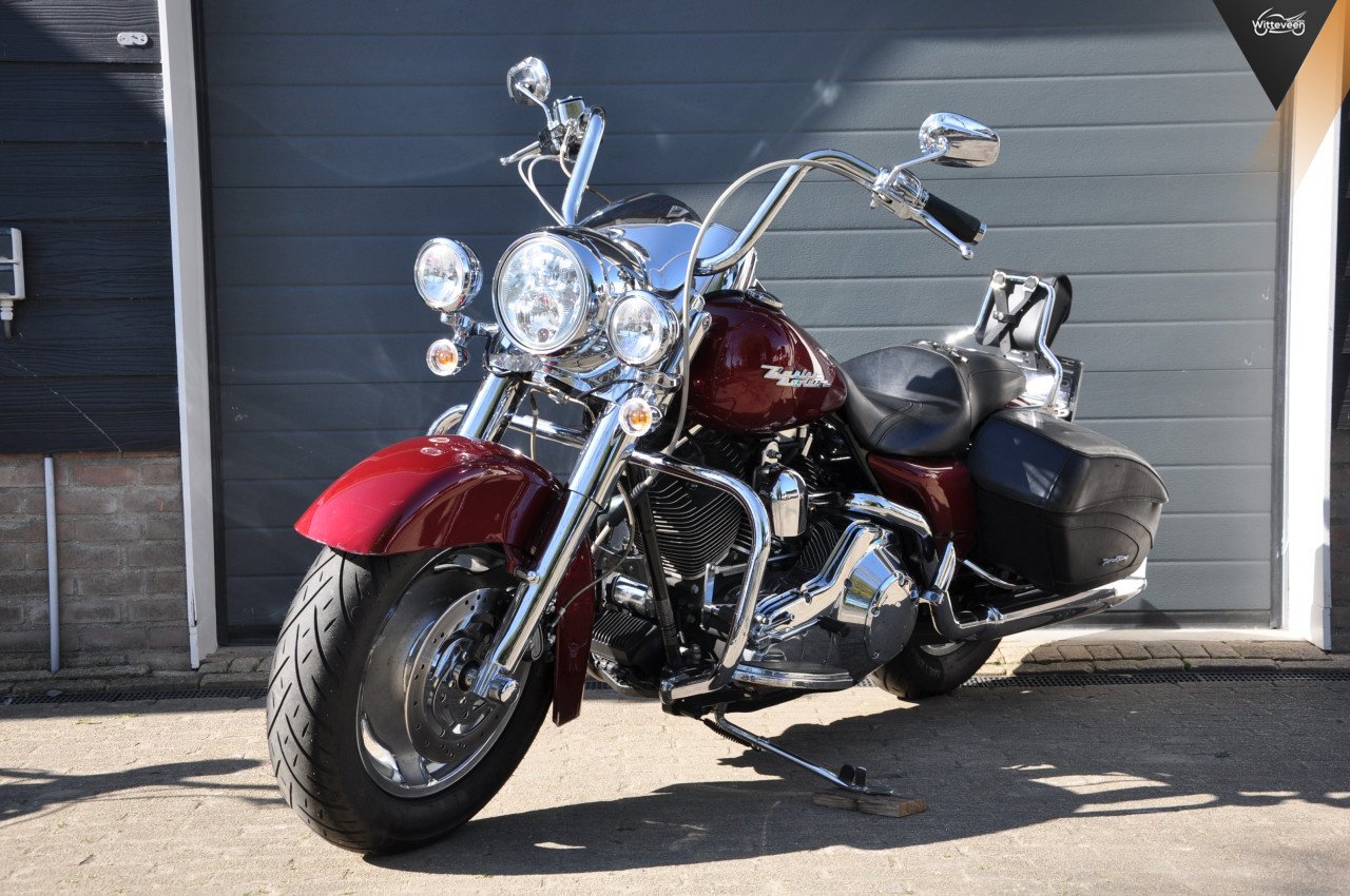 Harley Davidson FLHRSI Road King Custom Strakke motor!