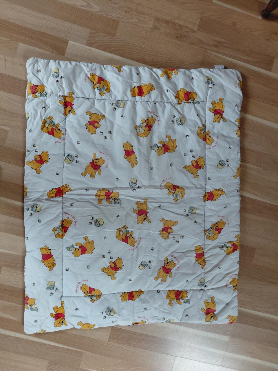 Leuk box-kleed. Winnie de Poeh. 100×85 cm.