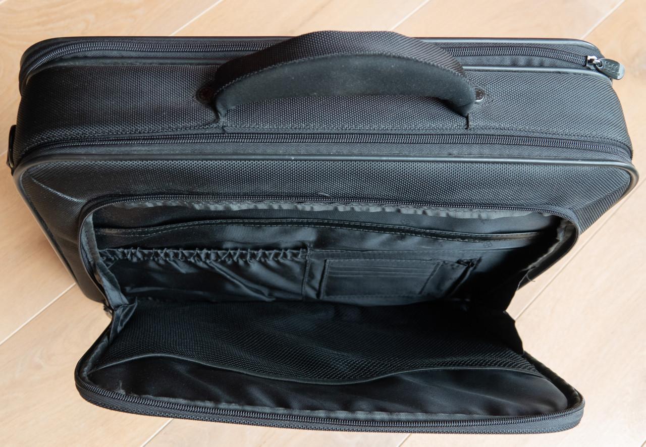 Zwarte Ebox laptoptas met veel vakken en draagriem z.g.a.n.