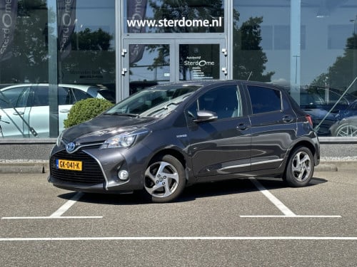 Toyota Yaris 1.5 hybrid lease i camera i automaat i airco l navigatie i zee