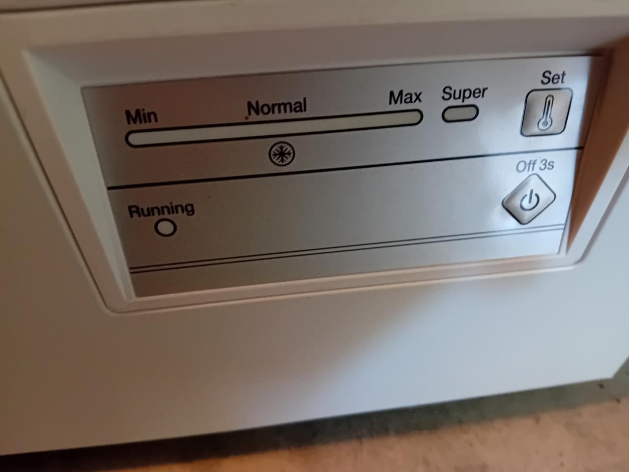 Te koop: een z.g.a.n Tomado vrieskist