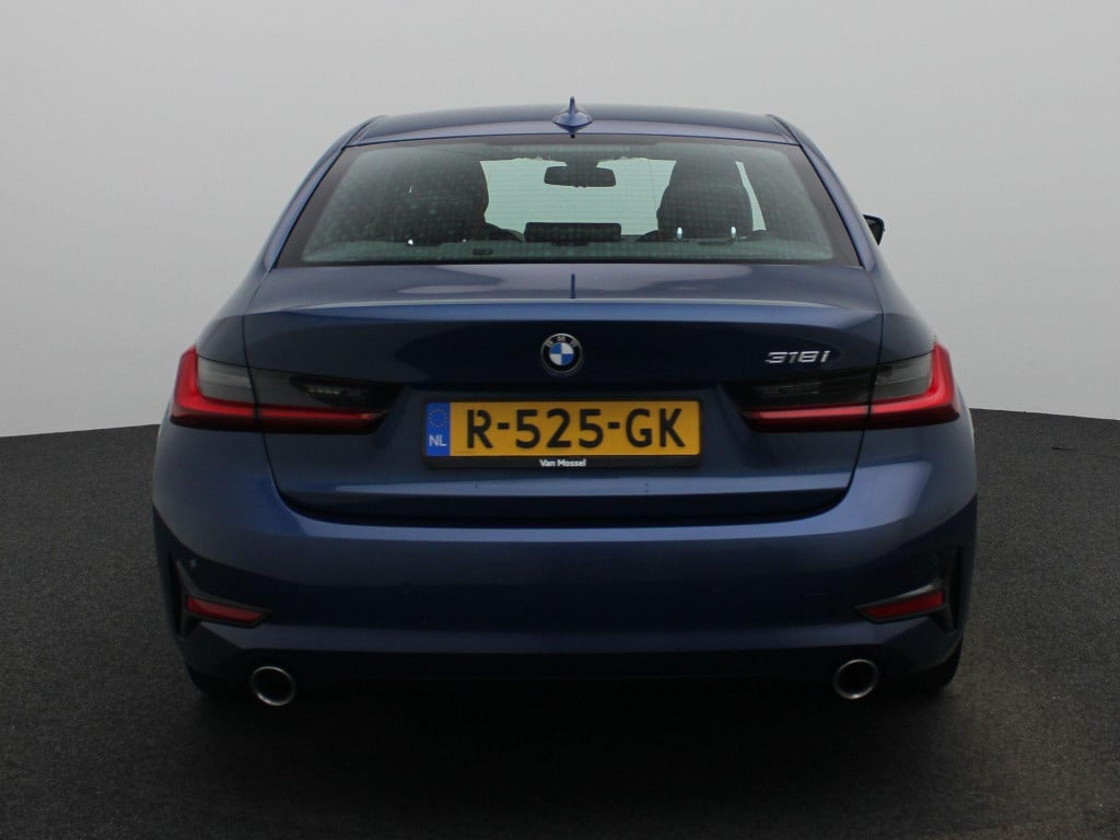 BMW 3-serie 318i business edition | automaat | lmv | half leder | virtual c