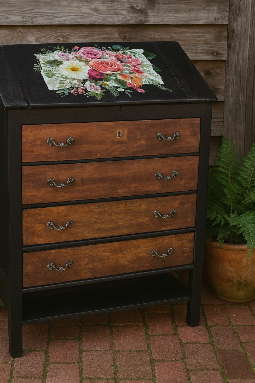 Diverse leuke meubeltjes te koop en tevens ook opknap meubeltje gevraagd