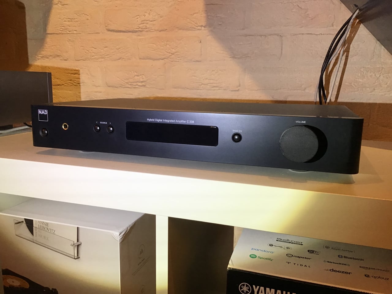 NAD C338 stereo versterker met Bluetooth en Chromecast audiostreaming