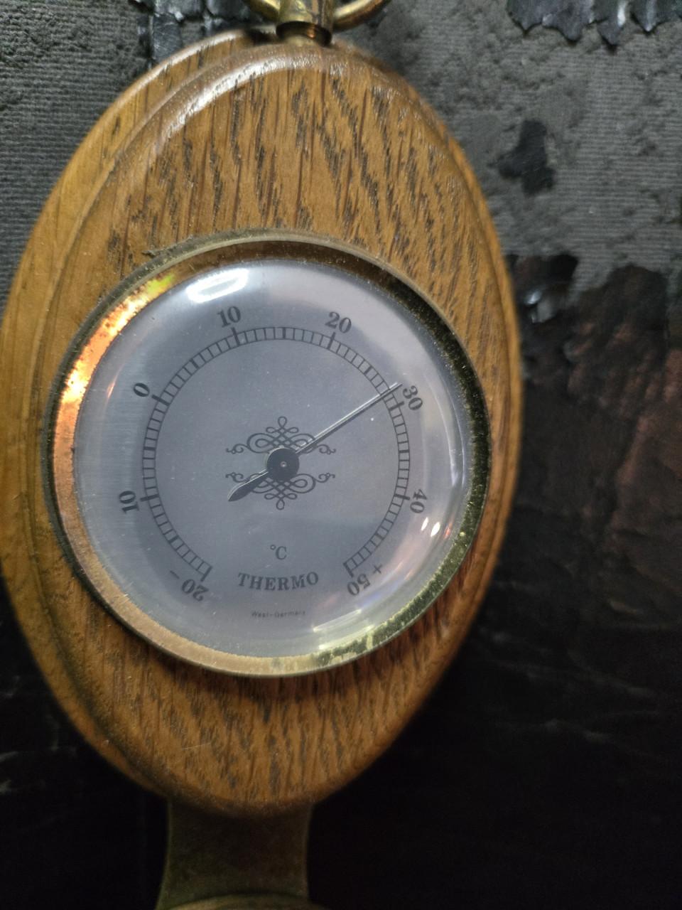 Vintage weerstation uitgevoerd in eikenhout van meubelhuis Oisterwijk.