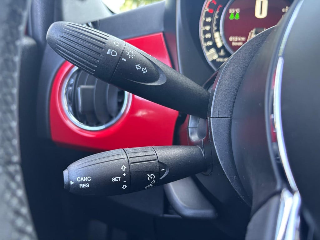 Fiat 500 1.0 hybrid red
