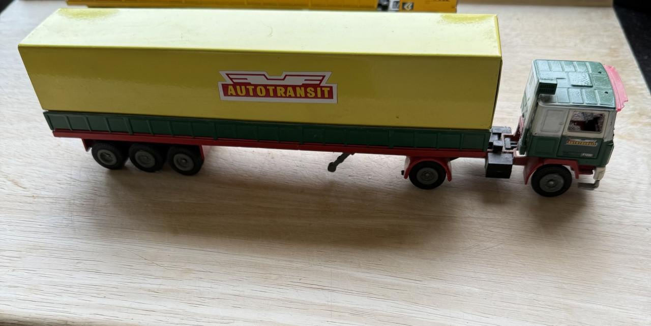 Tekno Volvo F12 trekker met 3 asser huifoplegger AUTOTRANSIT