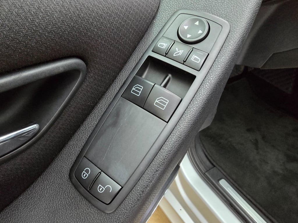 Mercedes-Benz B-Klasse 200 occasion automaat luxe uitvoering en hoge instap