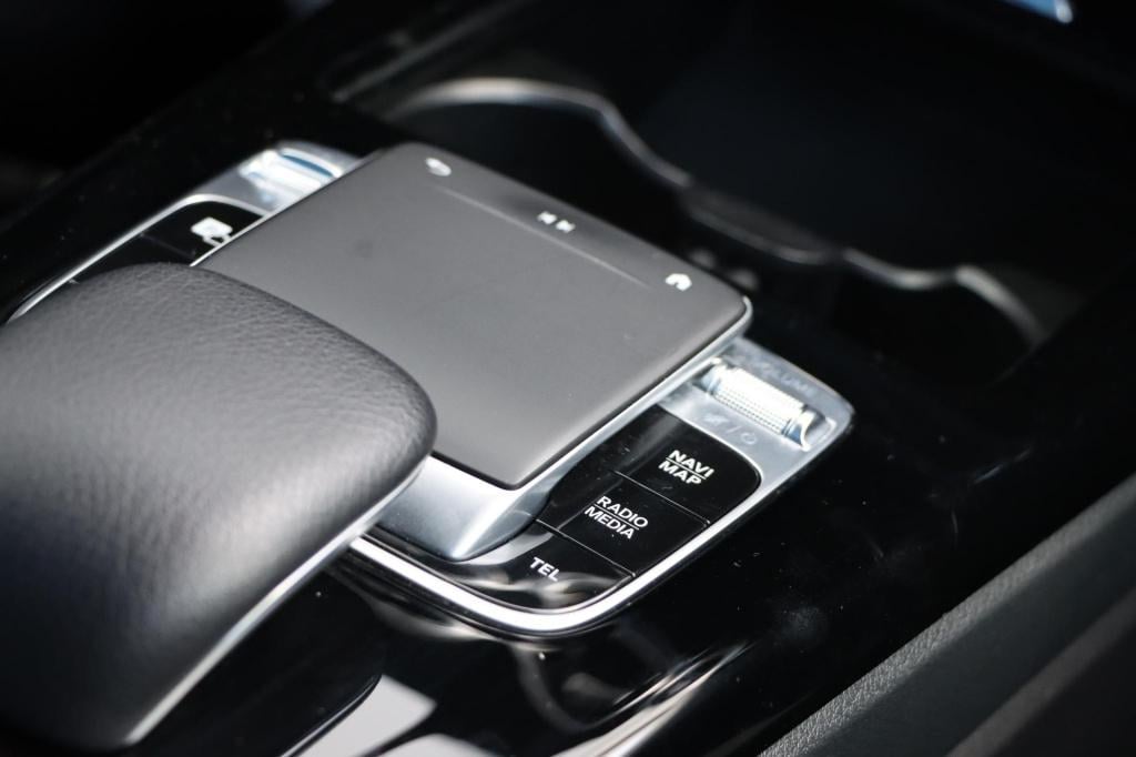 Mercedes-Benz A-Klasse 180 business solution amg 136pk automaat