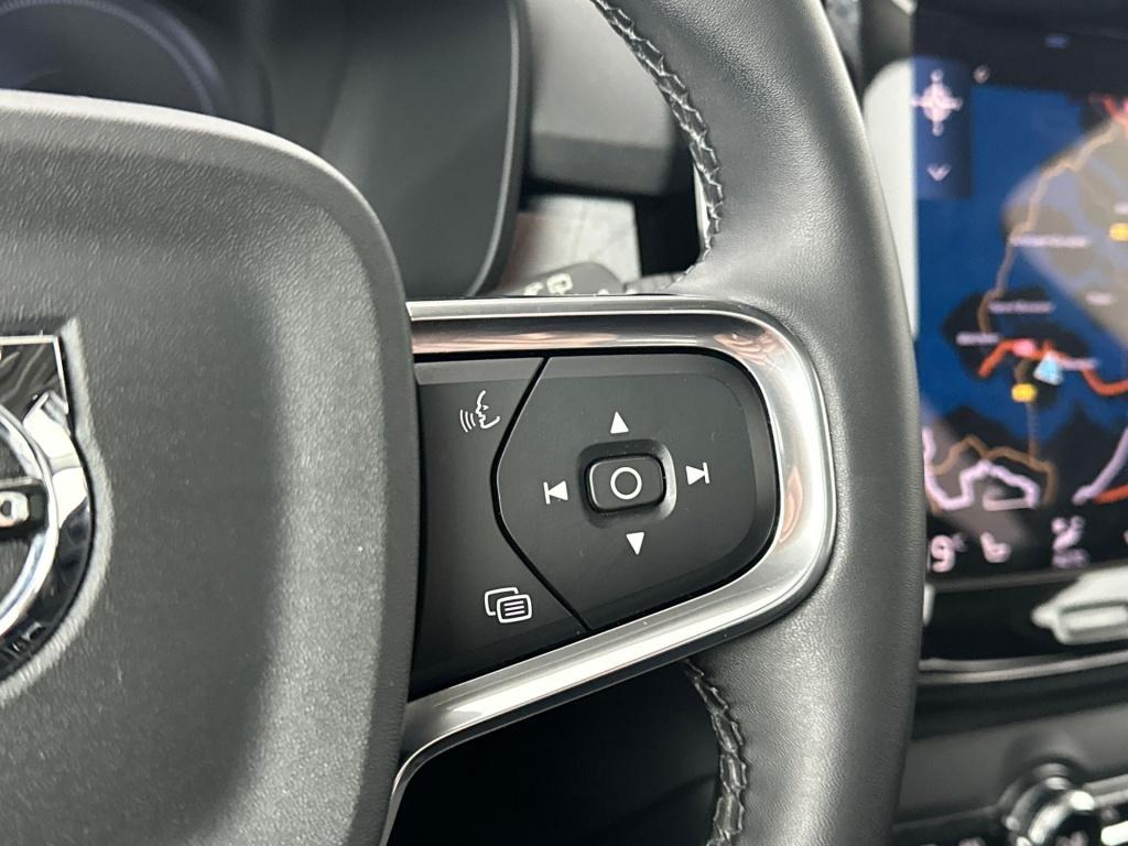 Volvo XC40 t5 262pk recharge ultra dark| adap.cruise| pano| 360camera| trek