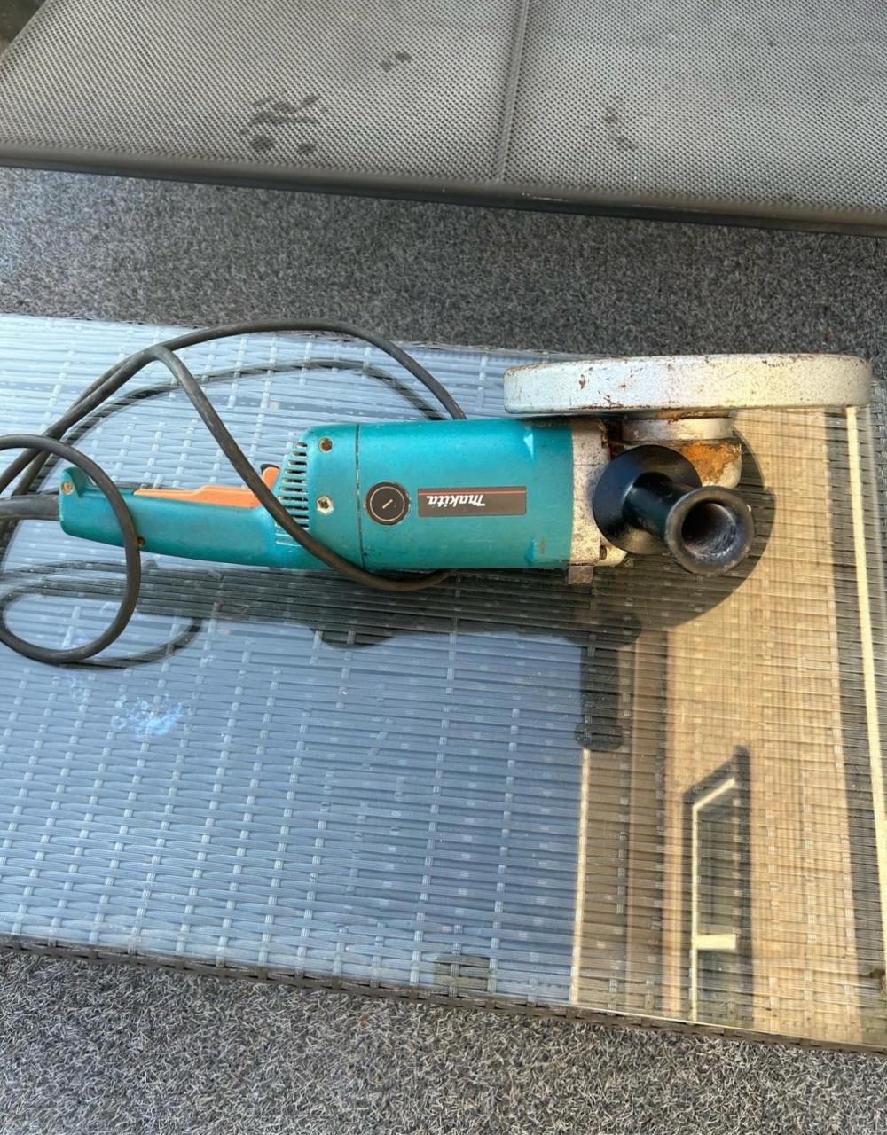 Makita Haakse slijpmachine 9555NB - Zo goed als nieuw