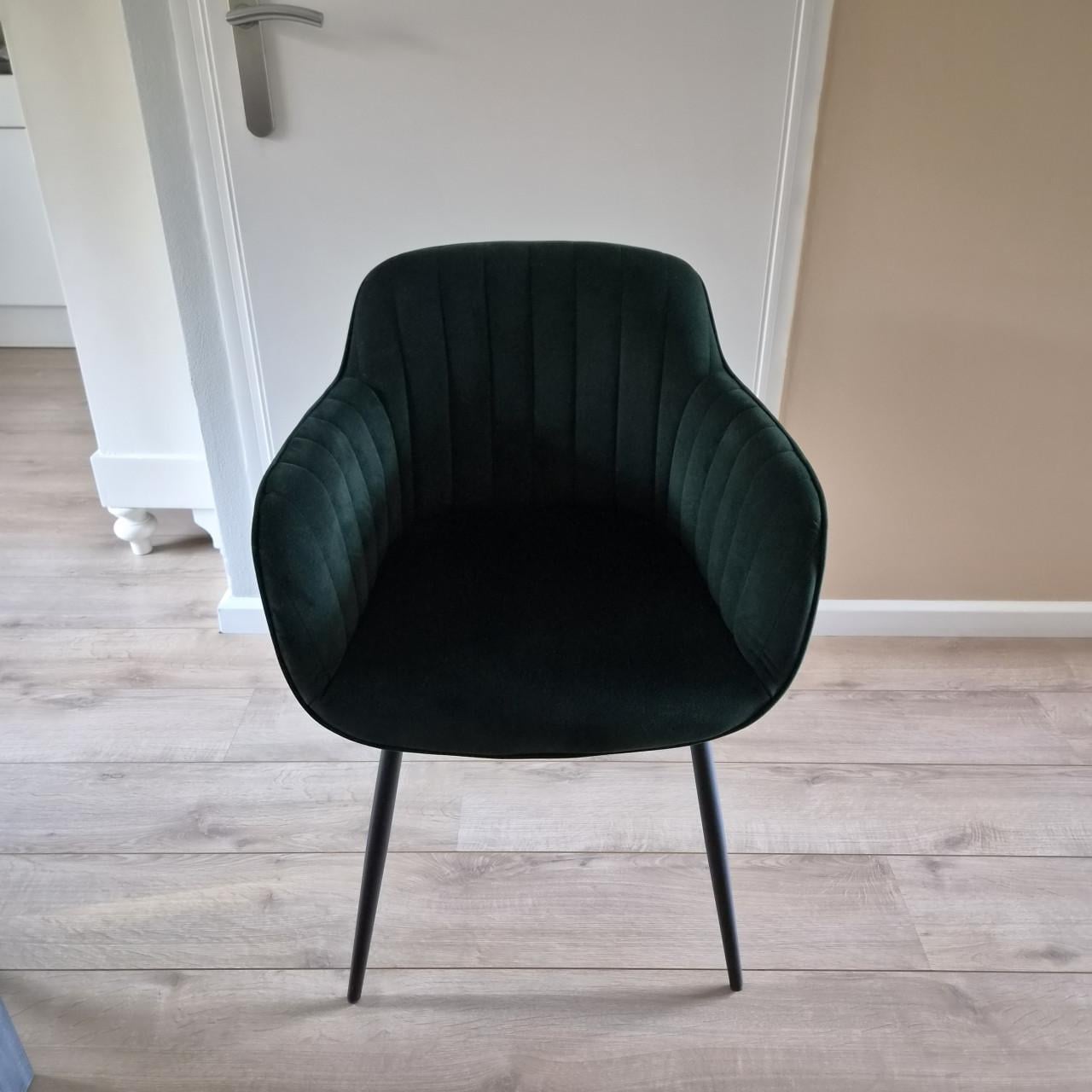 Schilderij, 2 kussens en stoel