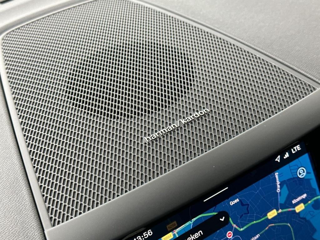 Volvo XC60 t6 398pk recharge black edition| pano| luchtvering| 360 camera