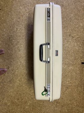 2 Koffers delsey met wielen hard kunststof creme