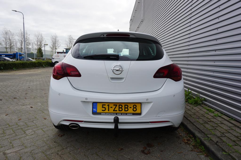 Opel Astra 1.4 turbo gt airco / navi / cruise / parkeers. / elektr. ramen /