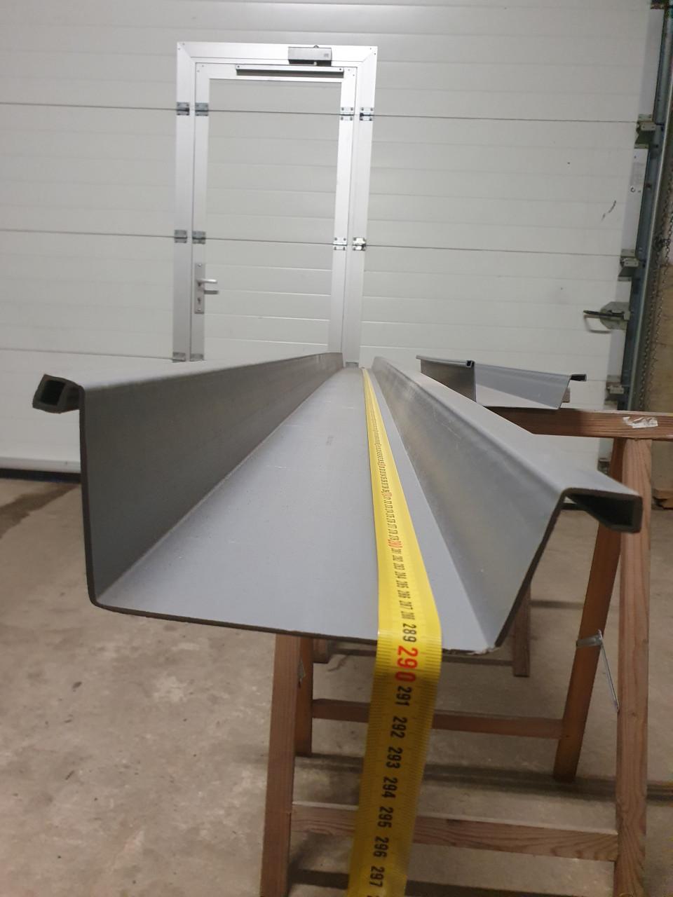 Nieuwe PVC dakgoot/kraalbakgoot incl afvoerbuis/regenpijp.