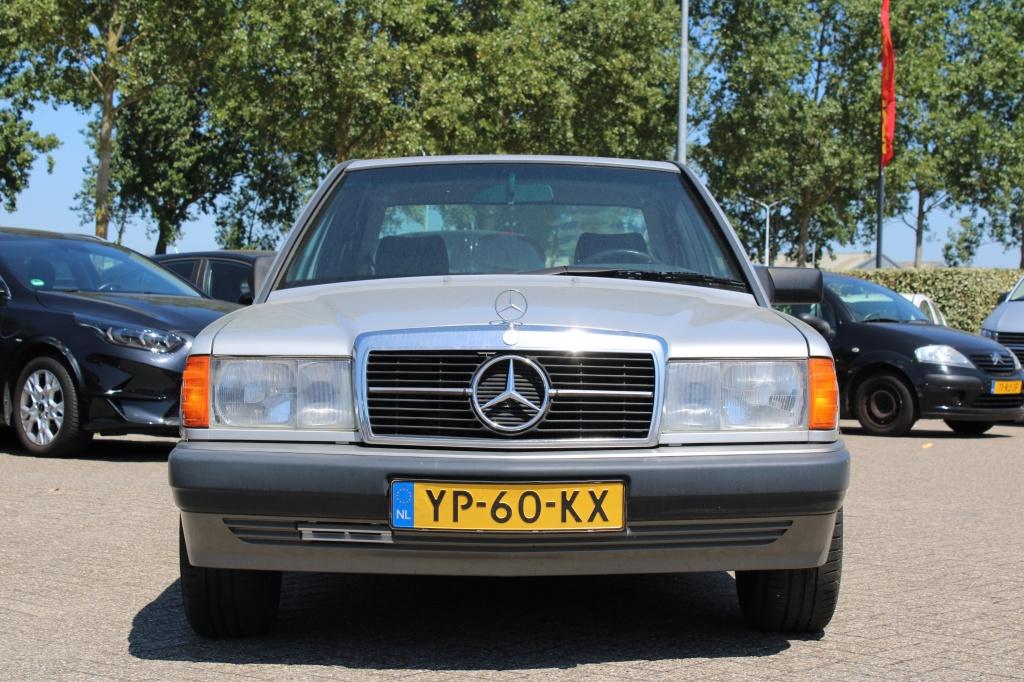 Mercedes-Benz 190 kleine schade r-voor 1.8 e basic