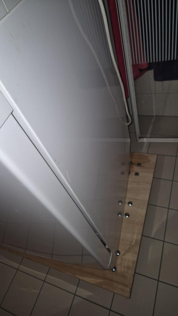 Smalle vrijstaande vaat  .  ...........