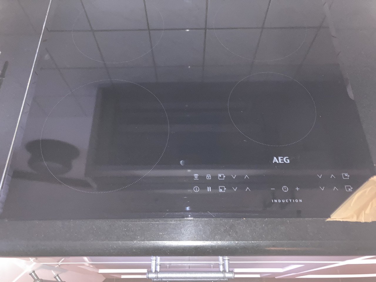 AEG IKB64301FB als beste getest! maar met hoekje eraf