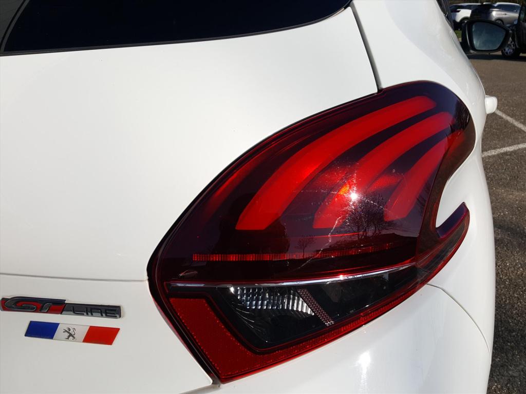 Peugeot 208 gtline 1.2-110pk automaat (eat6) trekhaak | apple carplay & and