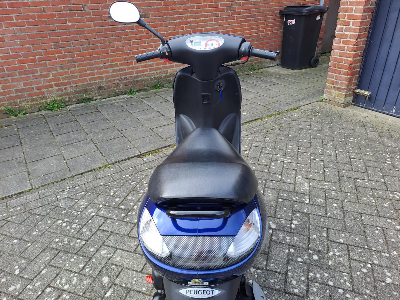 Te koop mooie scooter peugeot vivacity