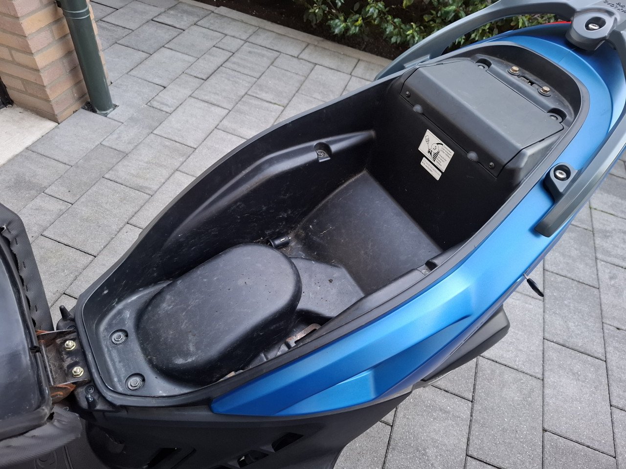 Kymco Agility 16+ geel kenteken