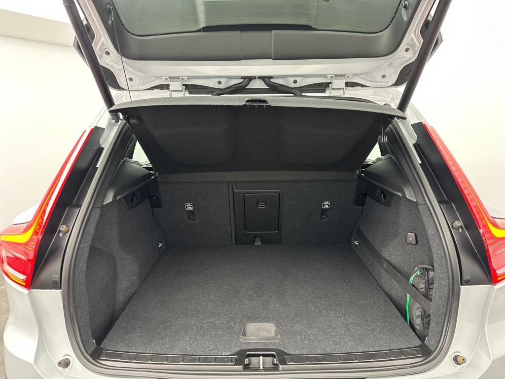 Volvo XC40 t3 163pk aut8 momentum pro| trekhaak| camera| climate| cruise co