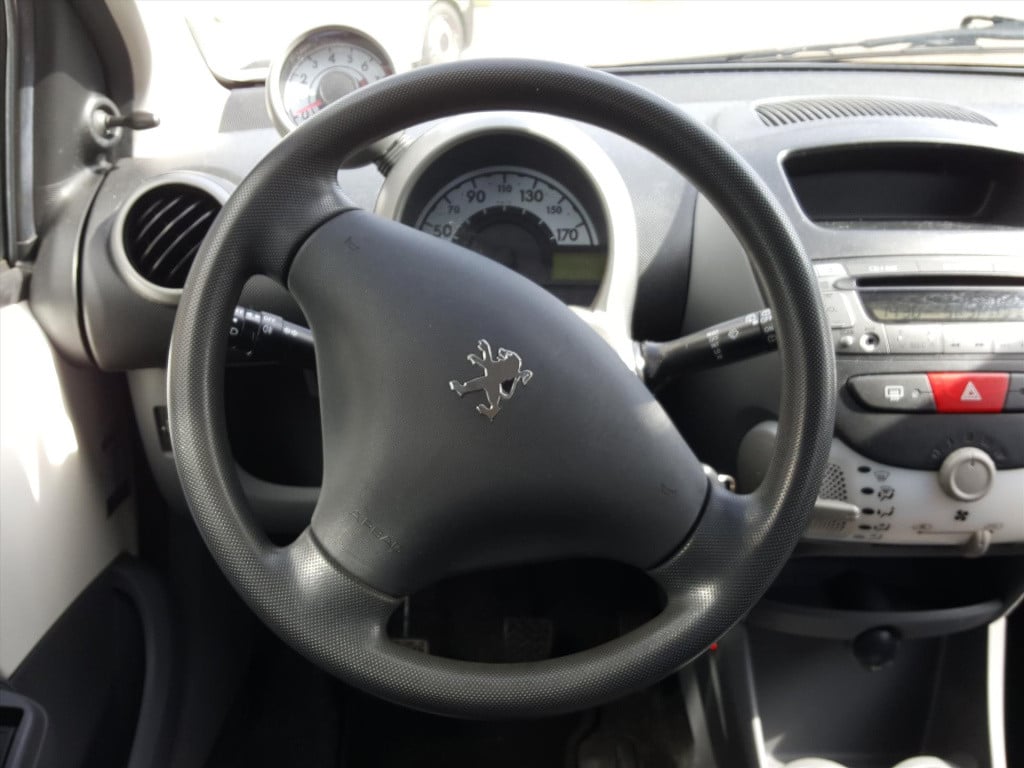 Peugeot 107 1.0 12v 68pk 5d xs airco | radio & cd-speler | lage km-stand | 