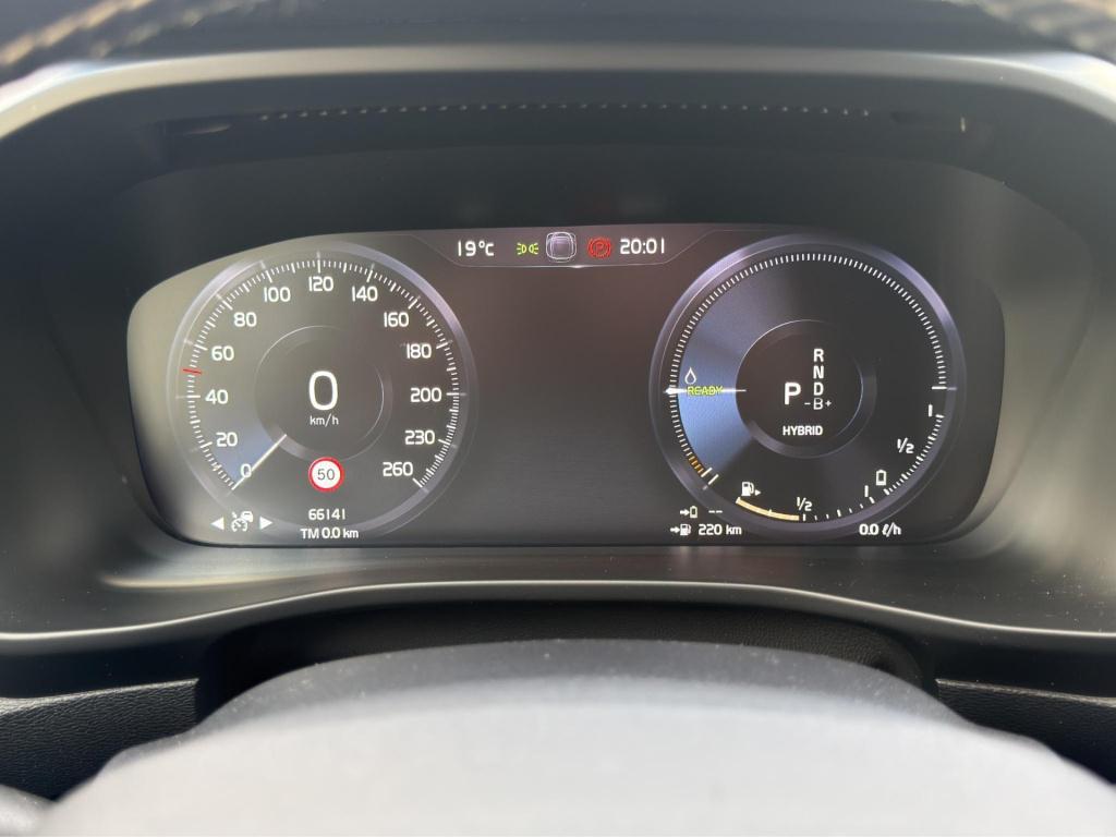 Volvo XC40 1.5 t4 recharge r-design h&k camera acc blis