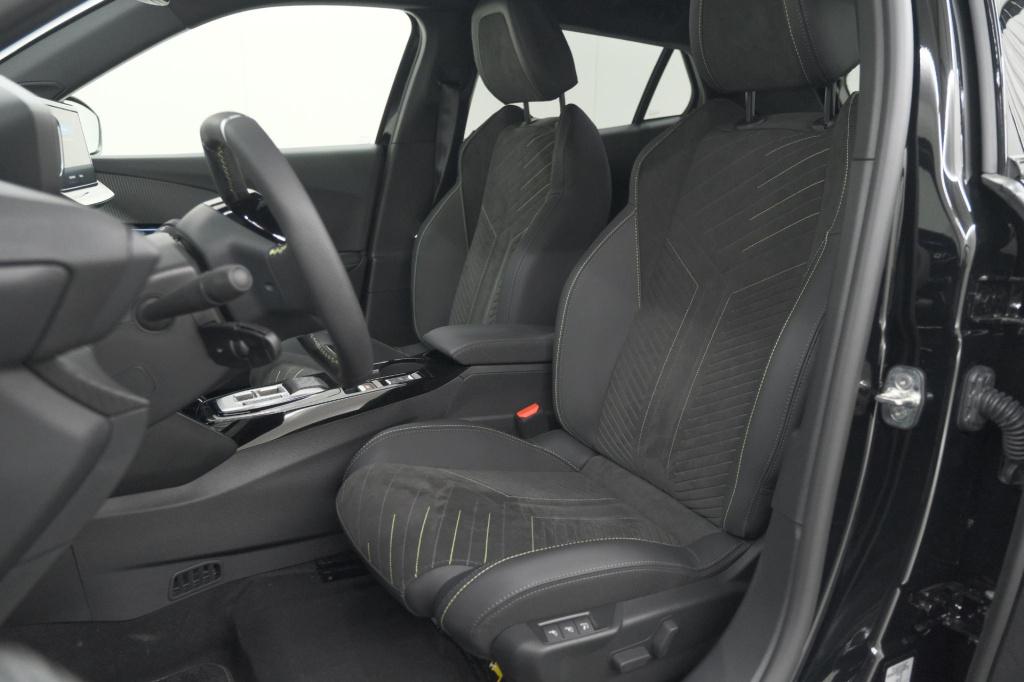 Peugeot E-2008 ev gt 54 kwh | 11 kw lader | warmtepomp | camera | alcantara