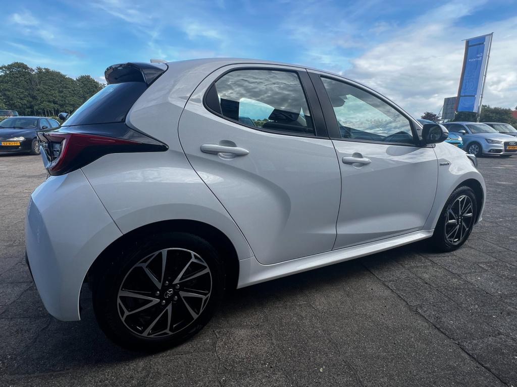 Toyota Yaris 1.5 hybrid dynamic line, camera, carplay, navi enz..