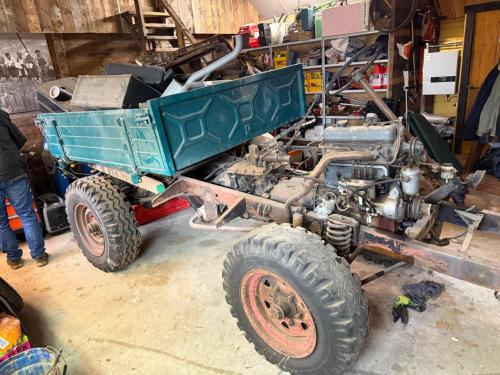 Gezocht: iemand met een unimog 411 (ik wil graag komen kijken)