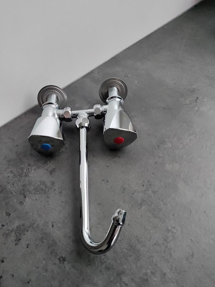 Waterkraan.  Type: MENGKRAAN met draaibare uitloop!