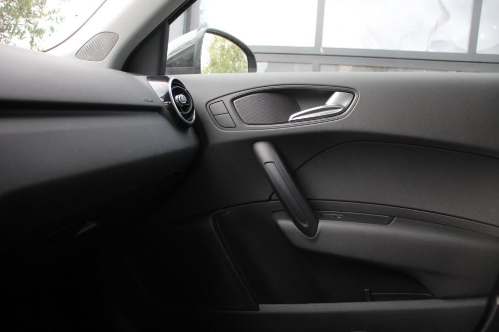 Audi A1 Sportback 1.4 tfsi s-line - stoelverwarming - parkeersensoren - 17 