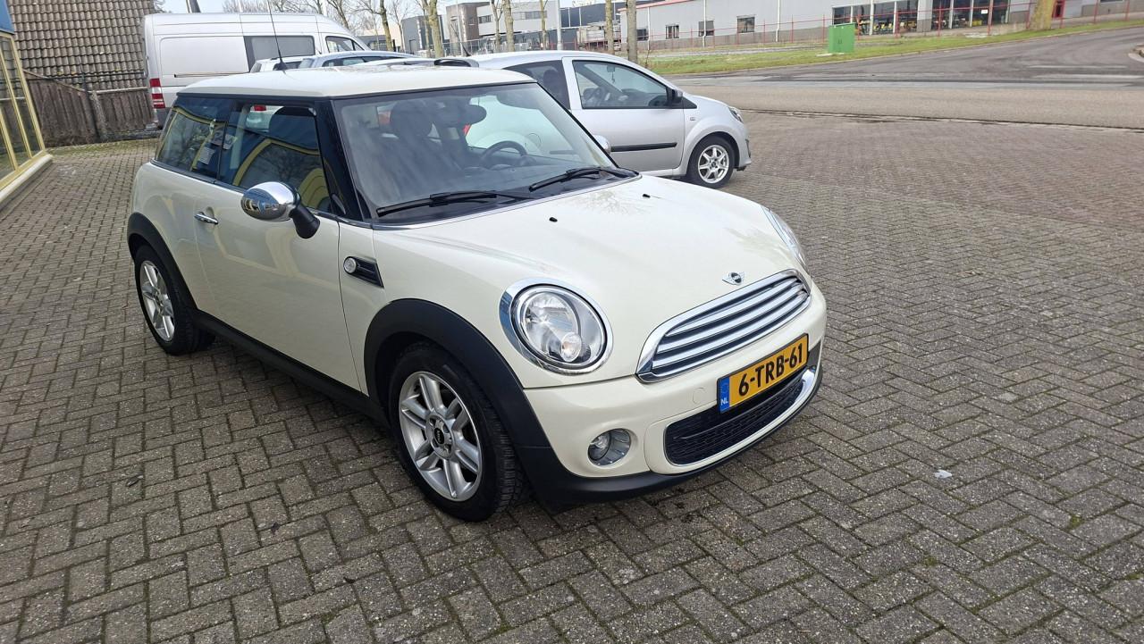 Mini One Chili 3drs bj:2014 airco-navigatie 131.000km nwst apk 2027 !!