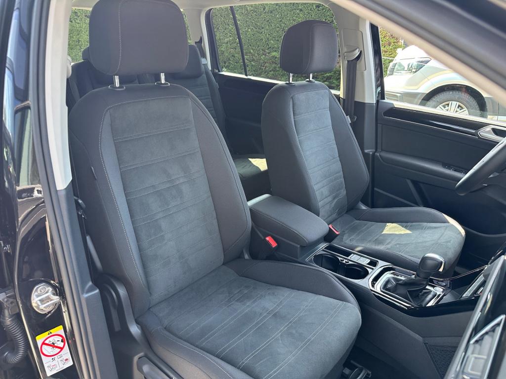 Volkswagen Touran 1.5 tsi 150pk dsg r-line highline | led | trekhaak | dode