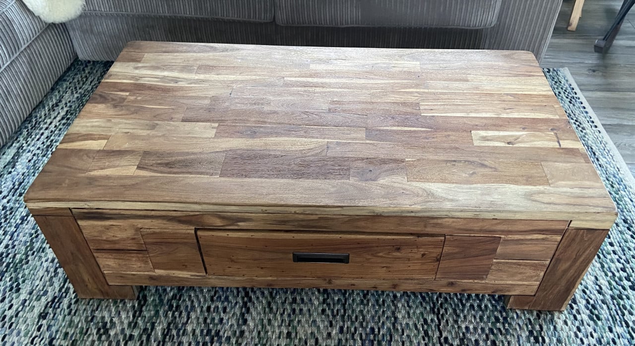 Prachtige robuuste salontafel!