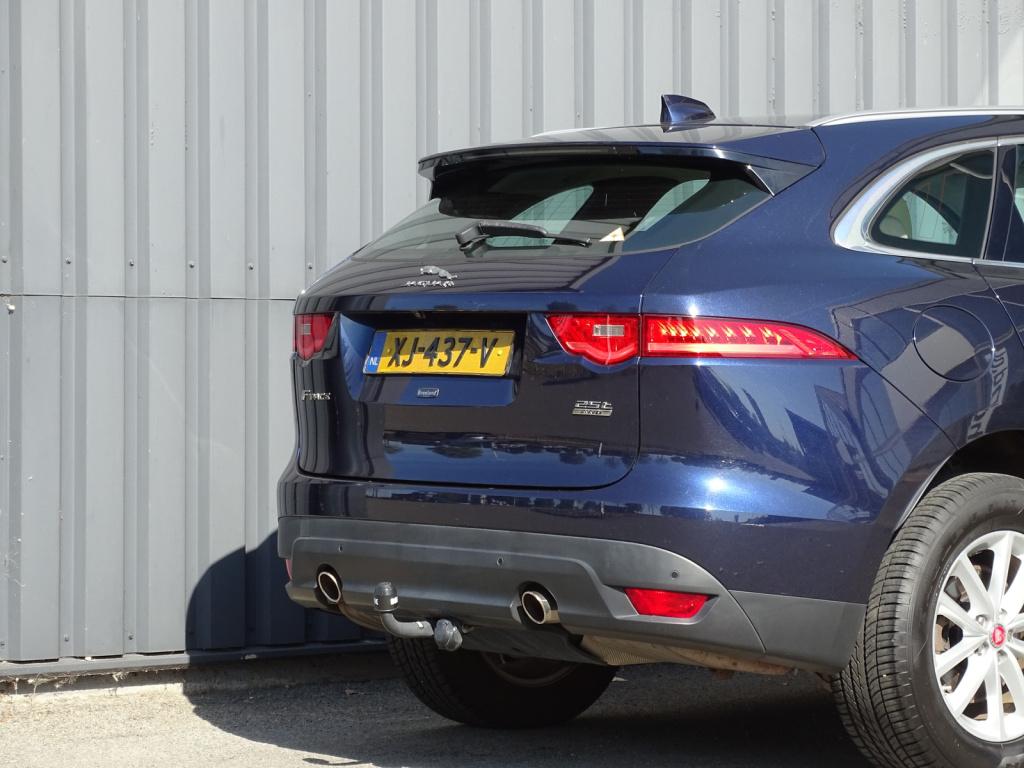 Jaguar F-pace 2.0t awd portfolio | leder | pano | trekhaak
