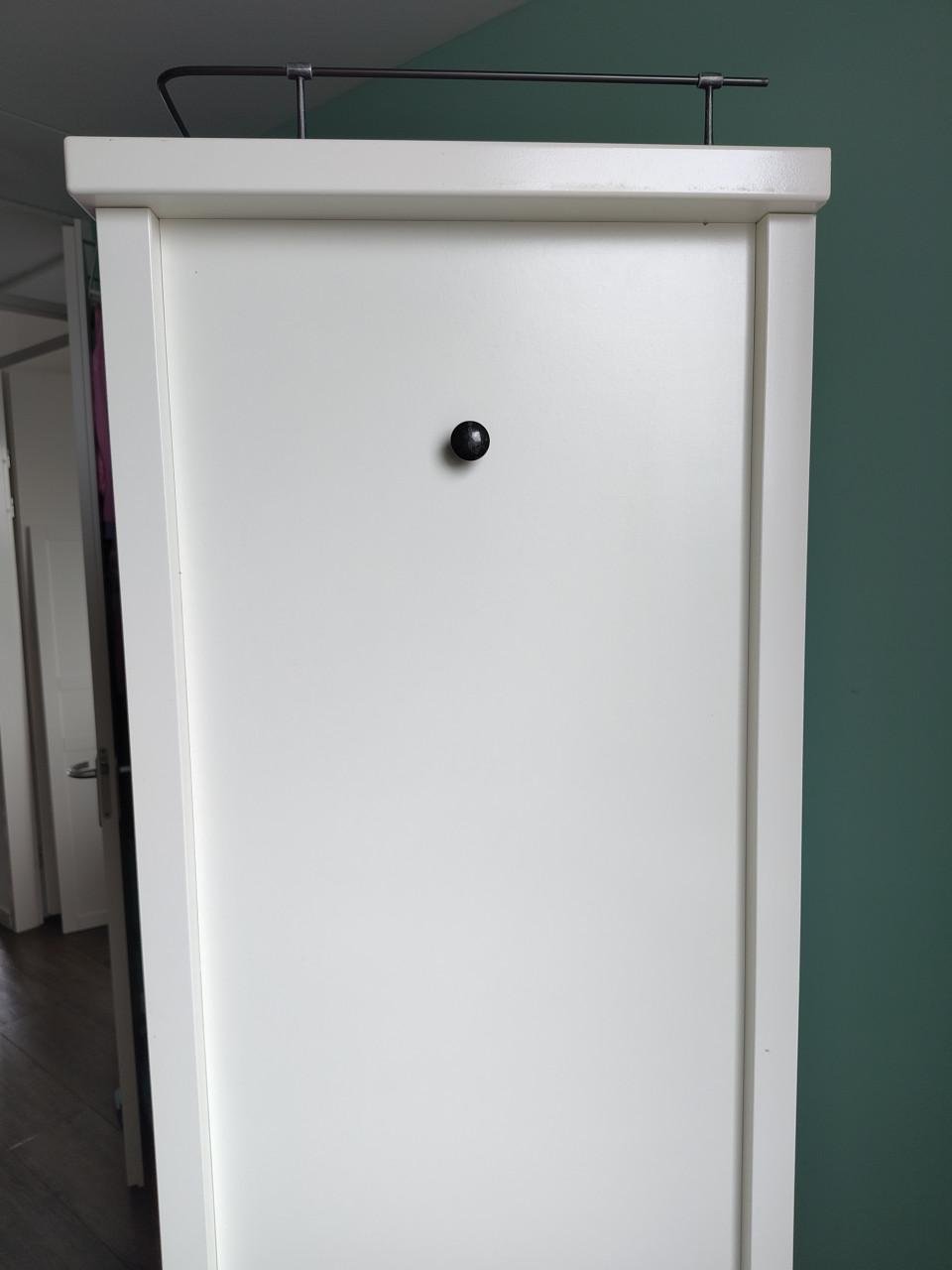 Kwalitatieve kledingkast aangeboden (Ikea Hemnes)