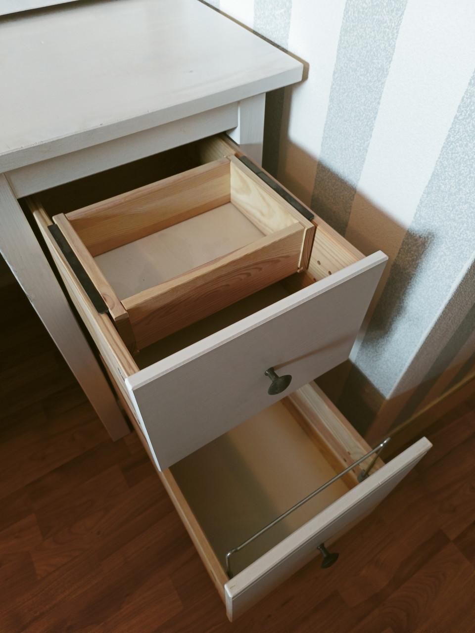 IKEA bureau + opbouw -wit gebeitst -155x135x65 cm