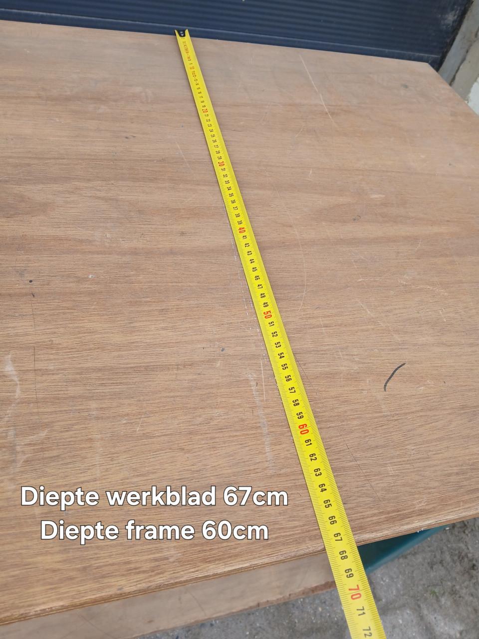 Werkbank, werktafel voor schuur garage of hobby.