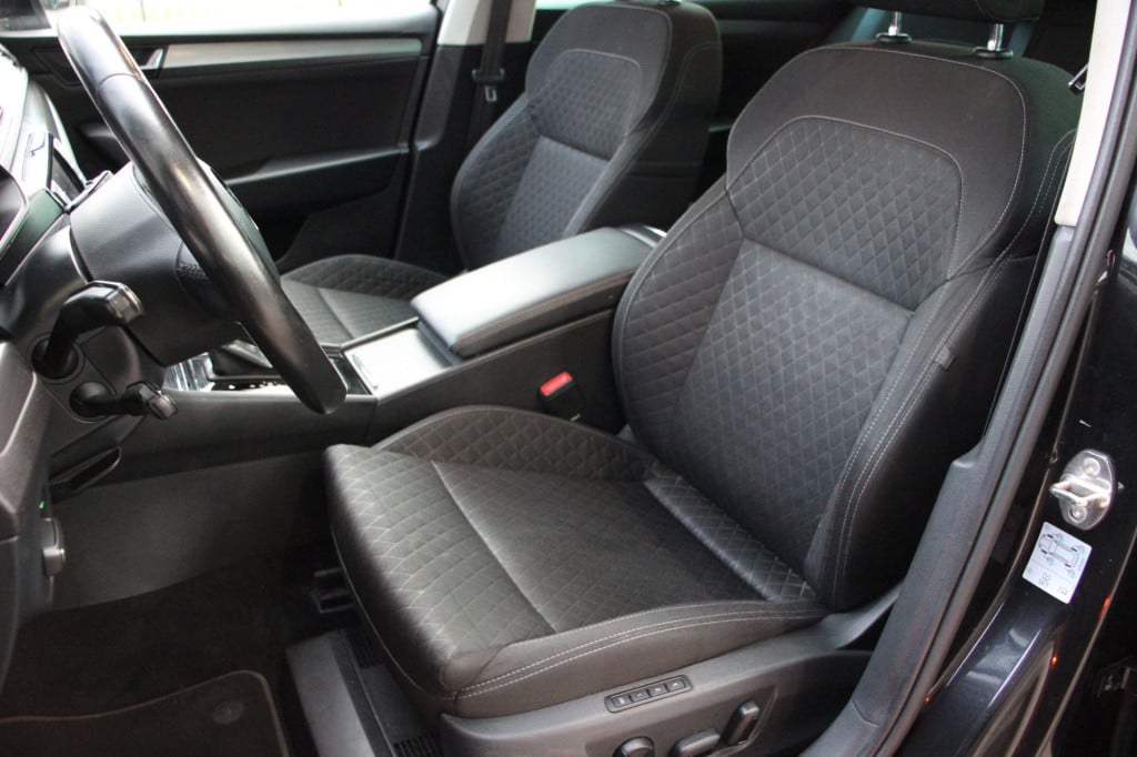 Skoda Superb combi 1.6 tdi style business | automaat | navi | camera