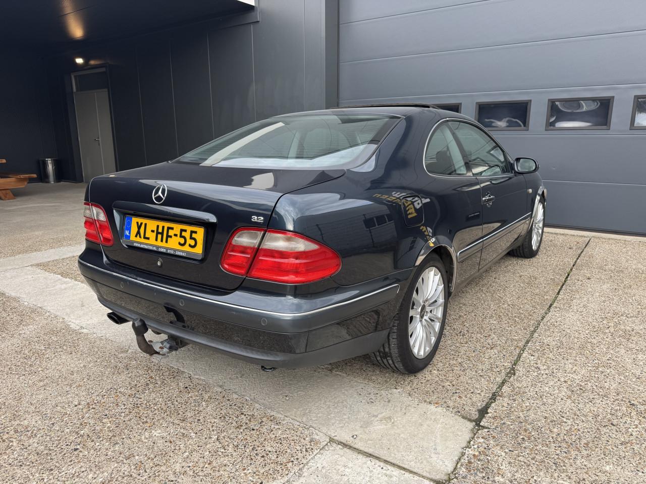 Mercedes CLK-Klasse 320 Coupé  Elegance Aut 160KW Blauw Airco Nap