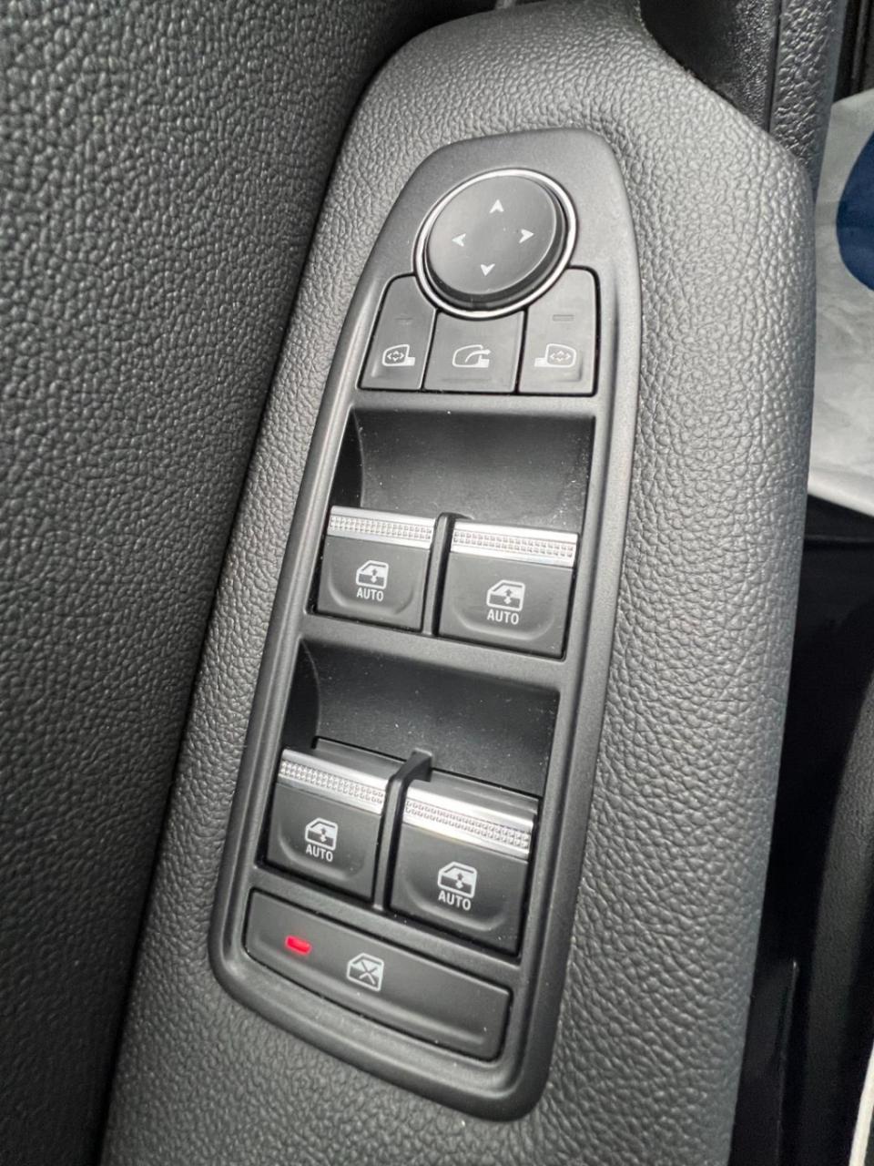 Renault Captur 1.3 tce 140 aut, intens met vele opties, camera, zelf sturen